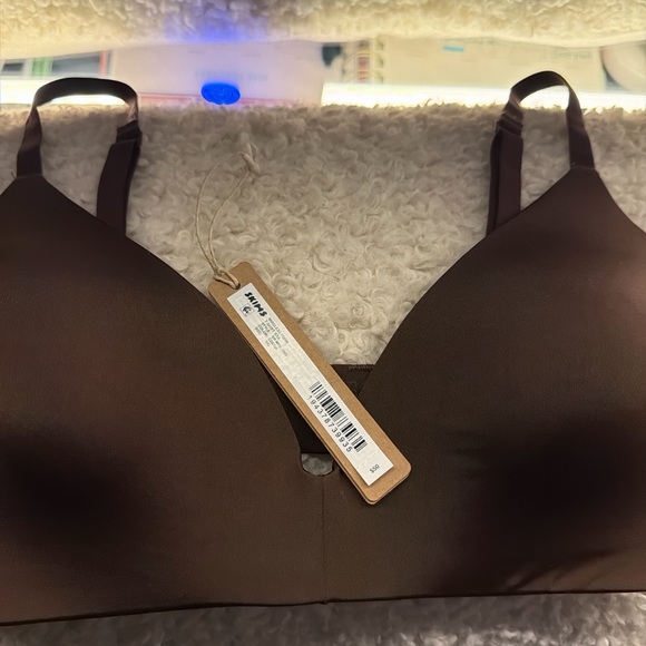 SKIMS Chocolate Brown Bra - Picture 2 of 3